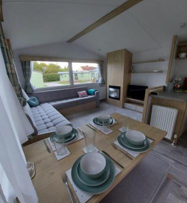 Knaresborough Apartment | Woofles Luxury Caravan at Knaresborough Lido