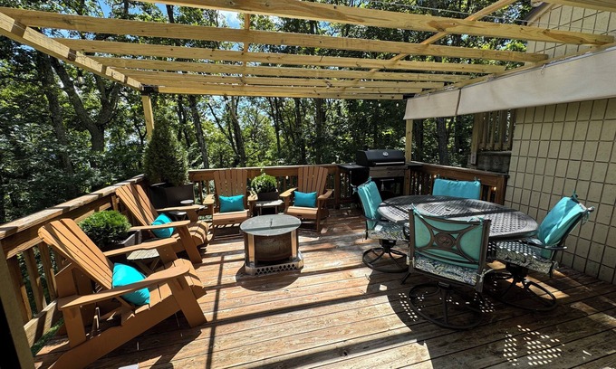Wintergreen House | Woolly Bull-Cozy Newly Redecorated 2-Story Townhouse. <0.3 Mile Walk to slopes!
