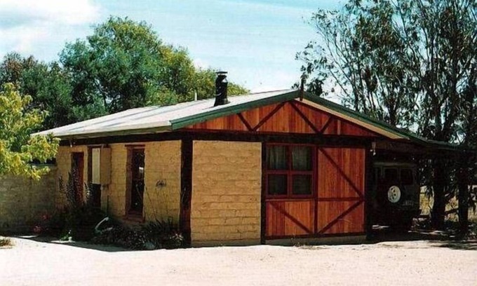 Falmouth House | "WOOLLY BUTT" BUNGALOW