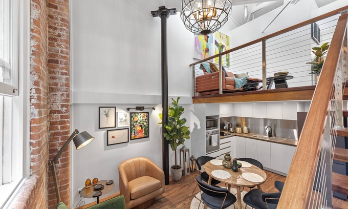 Newstead Apartment | Woolstore Elegance ~ 2Bed/2Bath/1Car ~ Teneriffe