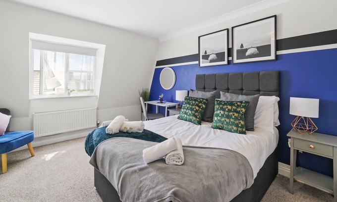 Cambourne Condo | Woolthwaite- Beautiful 4 bedroom house and parking