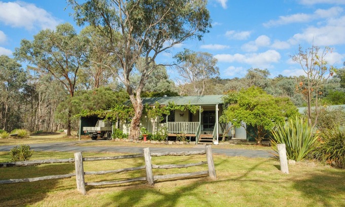 Beechworth Cottage | Woongarra Cottage - Tranquil Off-Grid Nature Escape in a Bush Setting