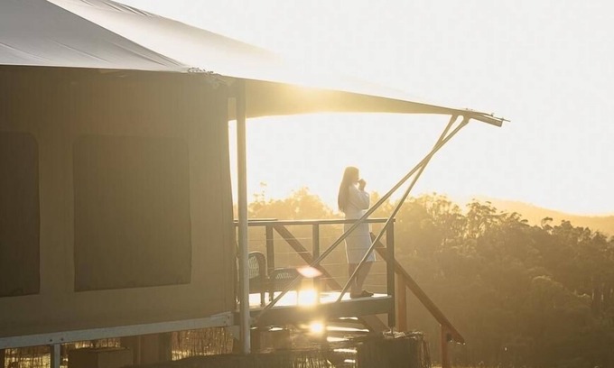 Kangaroo Gully Ski Chalet | Woora - Hills Kissed by Golden Sunrise as you awaken to a world kissed by dawn at Woora (Noongar for "far, far away").