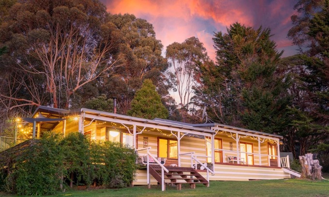 Shadforth House | Wooshwood: Enchanting rural getaway, pet friendly