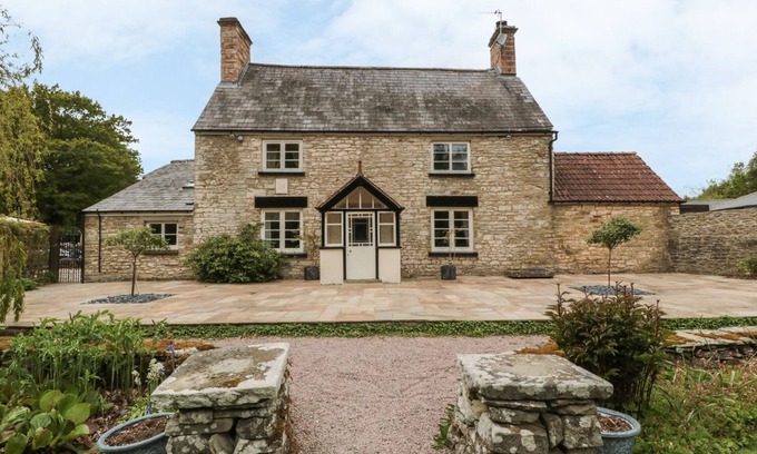 Coleford Cottage | WORCESTER LODGE, pet friendly, character holiday cottage in Coleford