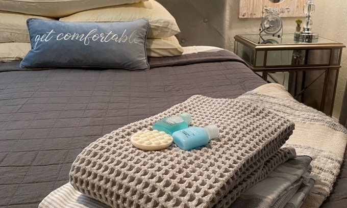 Burley Apartment | Work or Play Private Reliable Wifi Sleeps 6 Suite #1