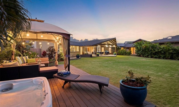 Kahala House | Work remote or vacation in a 5 bedroom Kahala Oasis