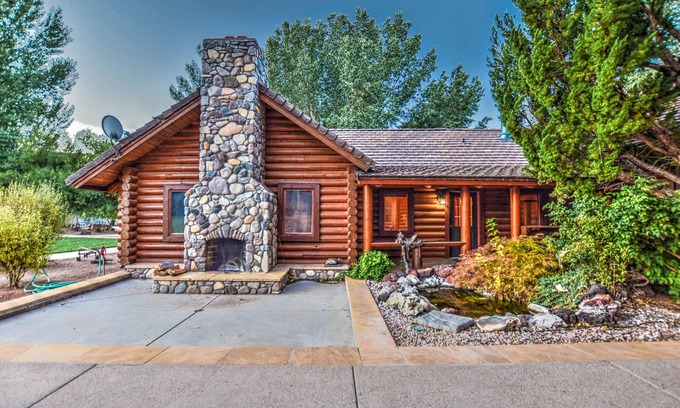 St. George Cabin | Working Ranch Cabin Getaway with Pool and Spa