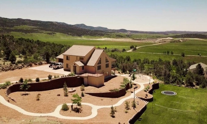 Alton House | World Class Estate | Between Bryce & Zion