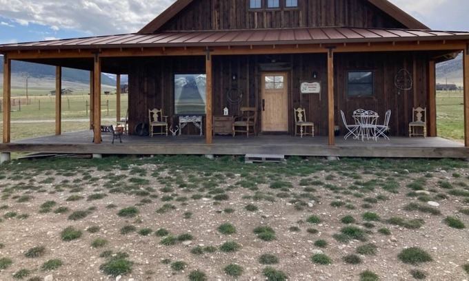 Shining Mountains Cabin | World class fishing, mountain views and easy day trips from this comfy cabin!