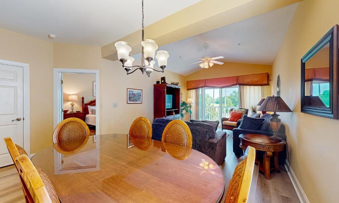 Carolina Forest Apartment | World Tour, Unit #306