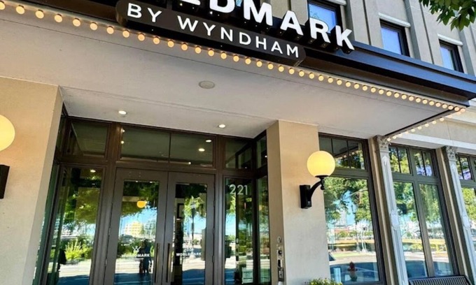 Old Town Chinatown Apartment | WorldMark Portland Waterfront Park. Charming Studio