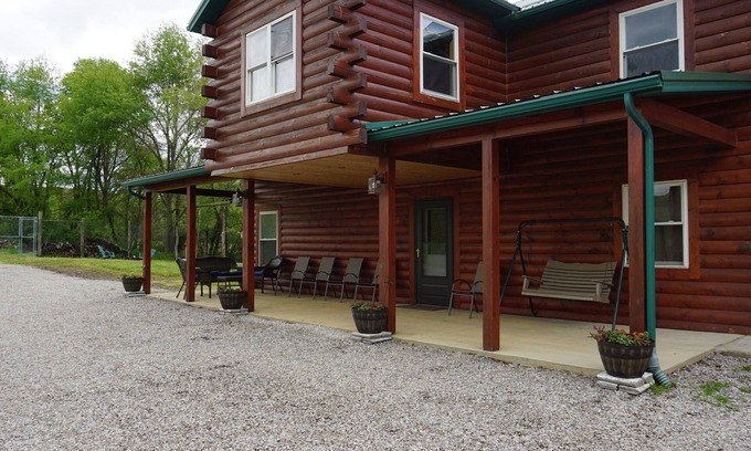 Mohican Township Cabin | Wow! A bathroom in every bedroom. Trophy Hollow Lodge -Mohican's Nature Resort