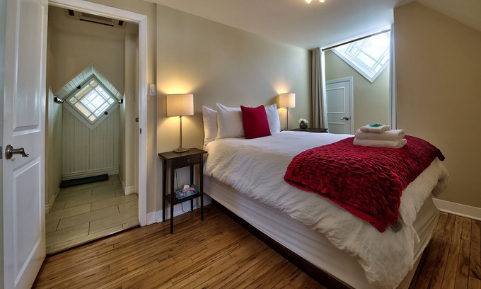 Cap-Blanc Apartment | Wow! Apartment Suites Central To Walk And Enjoy Tourist Attractions