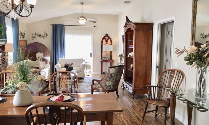 Sabal Chase Villa | WOW.ELEGANT. Courtyard VILLA + Golf CART, Steps to POOL, 3 Min to Sumter SQ