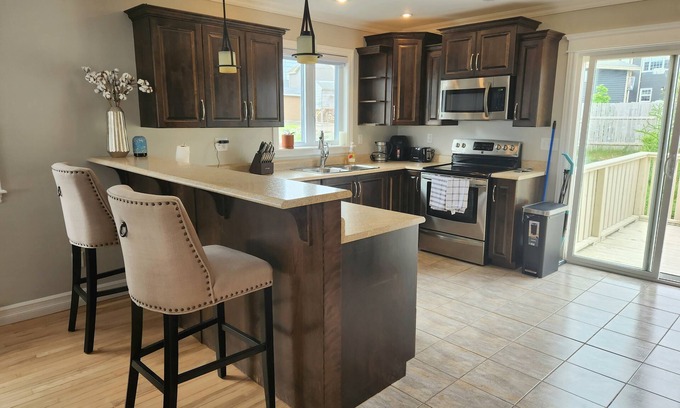 Paradise House | WOW! Executive 2-Bedroom 2-Bathroom