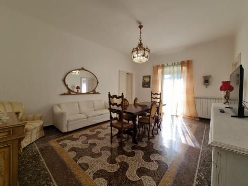 San Teodoro Apartment | WOW HOME 2 - 175 mq - posteggio privato - davanti porto traghetti - fino a 10 posti letto - balcone