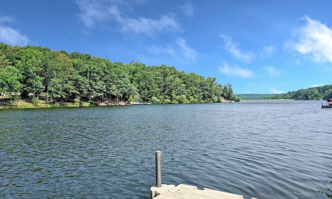 Bella Vista House | WOW! Lakefront Getaway. Fully Updated 3 Bedroom On Lake Brittany; Awesome Views!