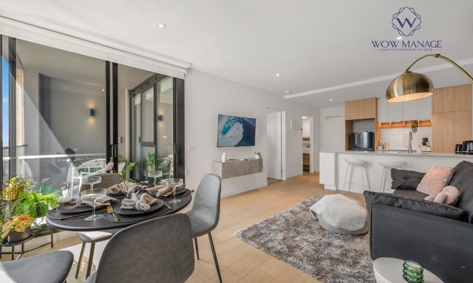 Moonee Ponds Apartment | WOW Self-Contained Apartment on Hall
