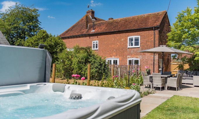 Dargate House | Wow, wow! Amazing immaculate period house and hot tub by Bloom Stays - discounts available