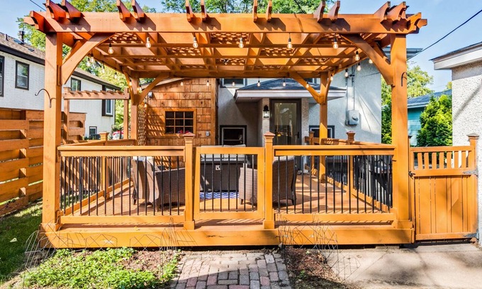 St. Anthony House | WOW Yard+!