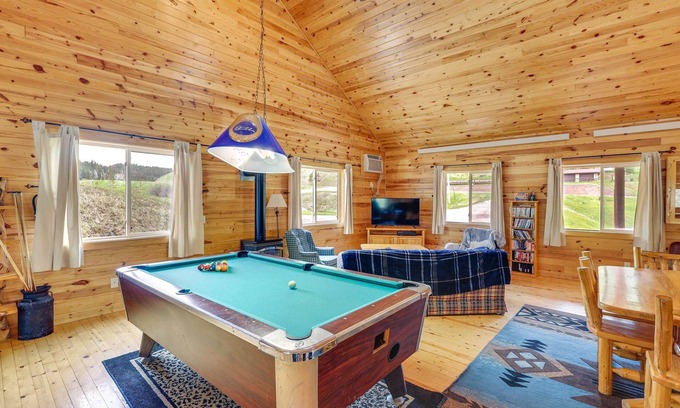 Deadwood Cabin | Wraparound Deck + BBQ: Pet-Friendly Deadwood Cabin