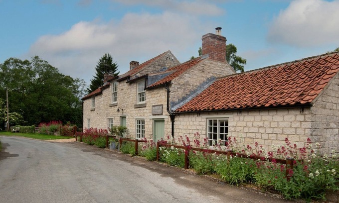 Nunnington House | Wrays Cottage - sleeping 8 guests in 4 bedrooms
