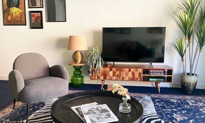 Adelaide Central Business District Apartment | Wrens Nest City Centre Chic. 2min Walk to Restaurants, Shops & Rymill Park