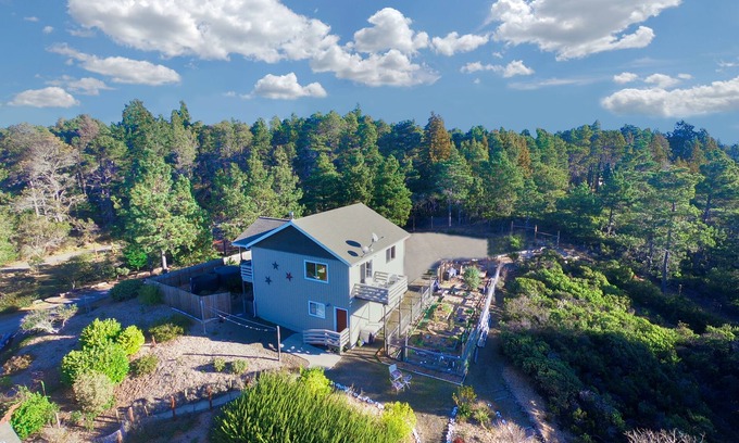 Gualala Apartment | Writer's Retreat or Romanic Getaway? (31+ days only) Month Long Vacation Rental