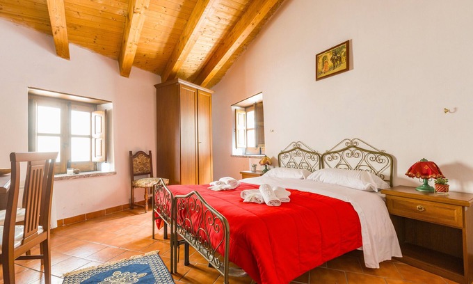 San Marco d'Alunzio Apartment | 'Writer's Room' with Balcony