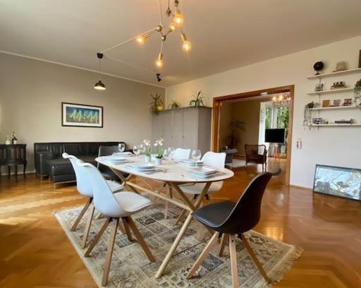 Aachen Apartment | Wunderschöne Altbauwohnung mit Balkon - 102 qm