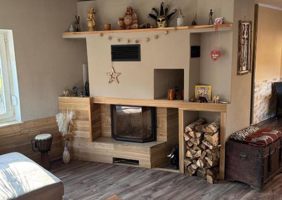 Hirschberg Apartment | Wunderschöne Ferienwohnung mit Kamin in Göritz 07927 Hirschberg