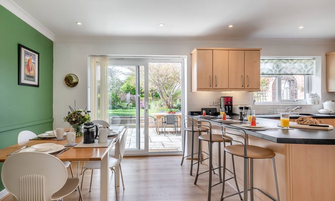 Norwich House | Wyatt House - Two Bedroom House, Sleeps 4