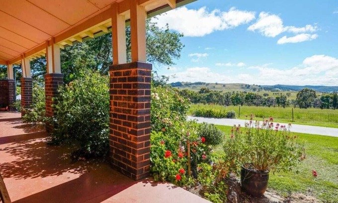 Orange House | 'Wyelba' - Peaceful Countryside Getaway, Sleeps 6