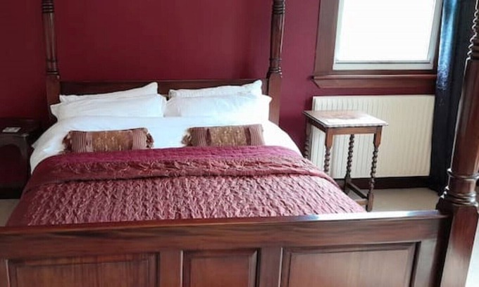 Kirtlebridge Cabin | Wyesebyside.A peaceful rural retreat- close to Gretna for weddings.sleeps 14