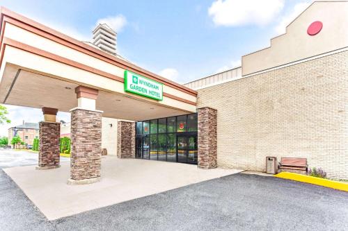 Romulus Hotel | Wyndham Garden Detroit Metro Airport