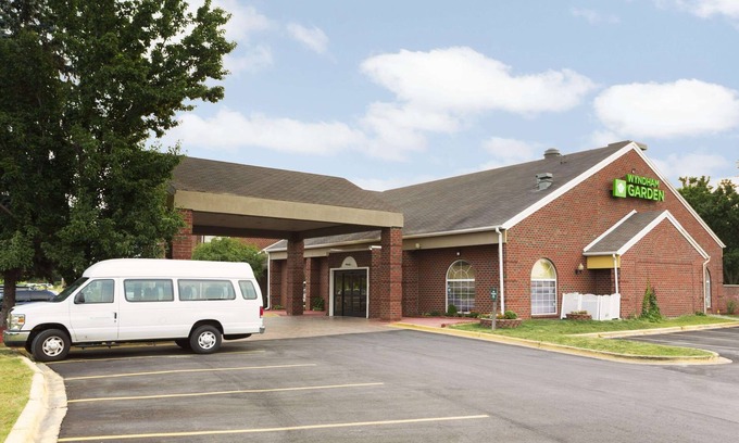 East Paris Hotel | Wyndham Garden Grand Rapids Airport