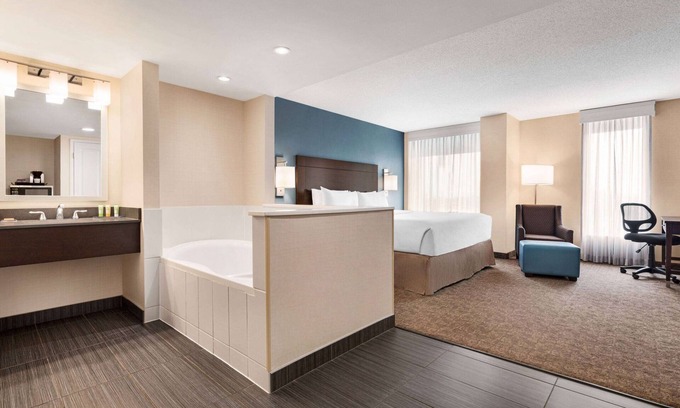 Fallsview Hotel | Wyndham Garden Niagara Falls Fallsview