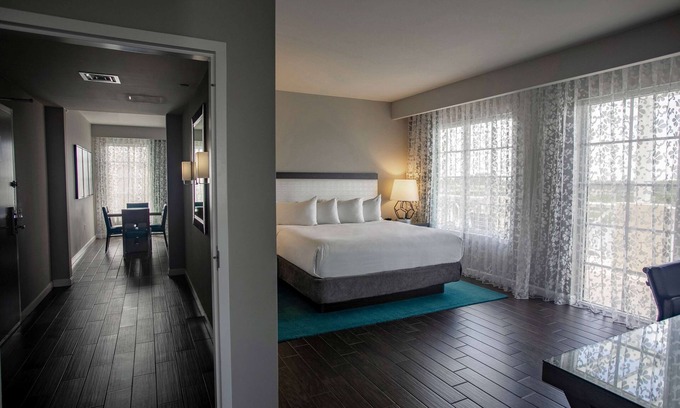 Jupiter Hotel | Wyndham Grand Jupiter at Harbourside Place