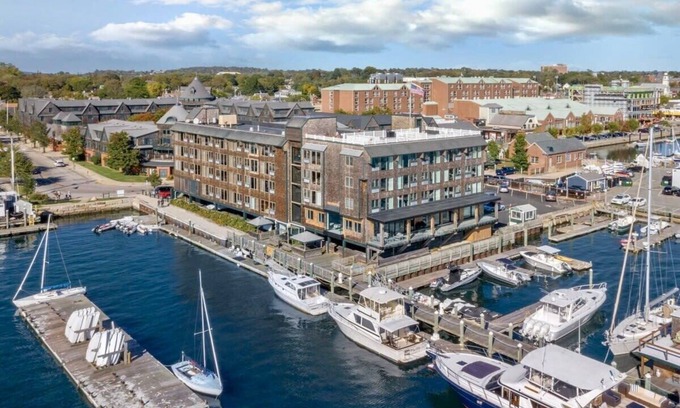 Williamsburg Condo | Wyndham Inn on Long Wharf |1BR/1BA King Bed Suite