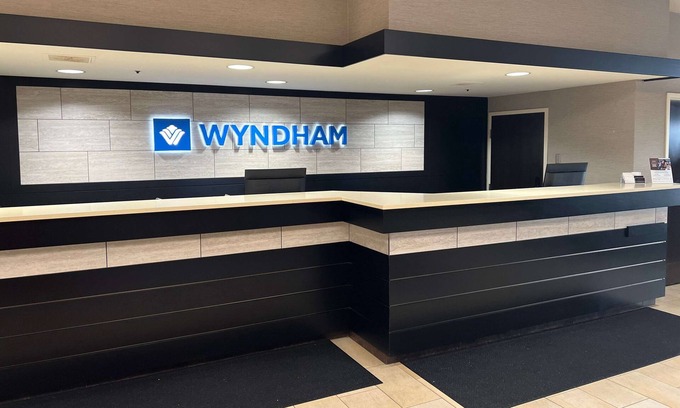 Burnsville Hotel | Wyndham Minneapolis South/Burnsville
