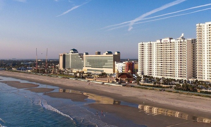 Seabreeze Historic District Resort | Wyndham Ocean Walk - 1 Bedroom Deluxe with a Balcony - Sleeps 4! Beach Resort