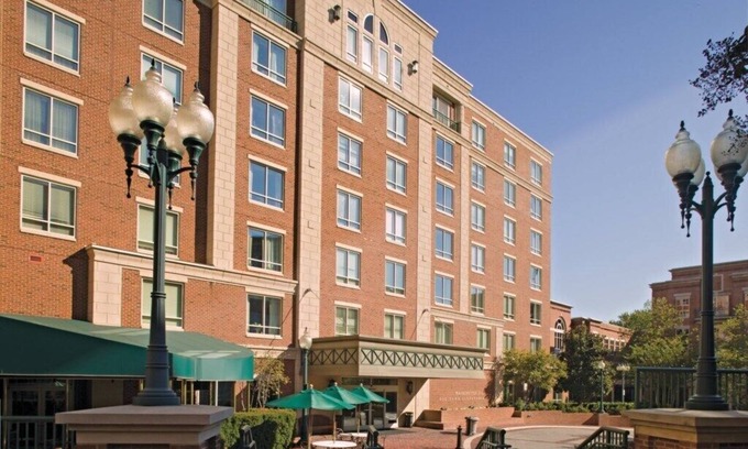 Old Town West Condo | Wyndham Old Town Alexandria - Spacious 2 Bedroom