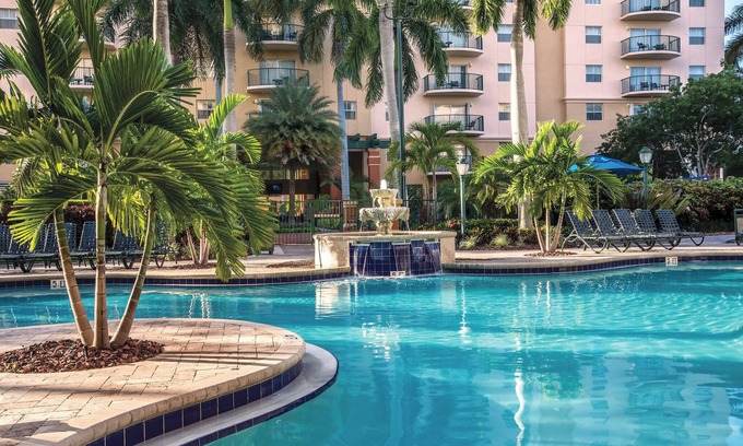 Survey Creek Condo | Wyndham Palm-Aire | Studio Pool & Resort Access