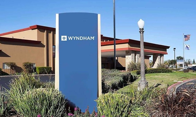 Foothill Farms Hotel | Wyndham Sacramento