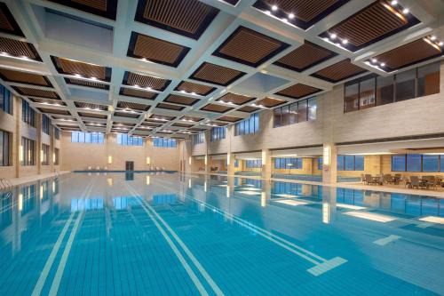 Shihe District Hotel | Wyndham Xinyang Downtown