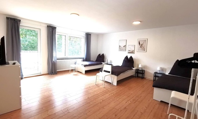 Wetzlar Apartment | Wz02 - 3 Zimmer Ferienwohnung in Wetzlar mit Balkon, 98qm, 3 Schlafzimmer, Max. 7 Personen