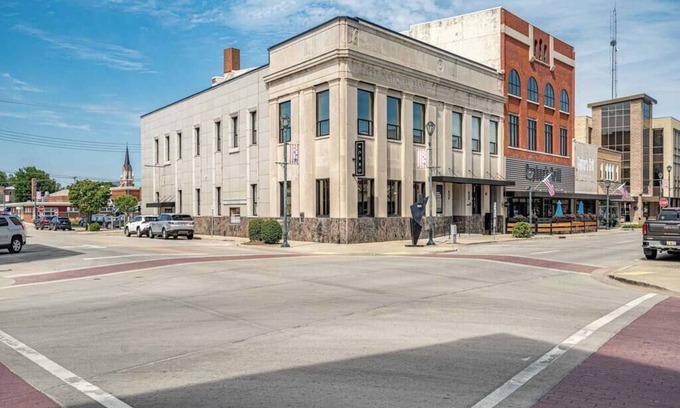 Effingham Apartment | XCHNG 4 Apartments Downtown. Side by Side.
