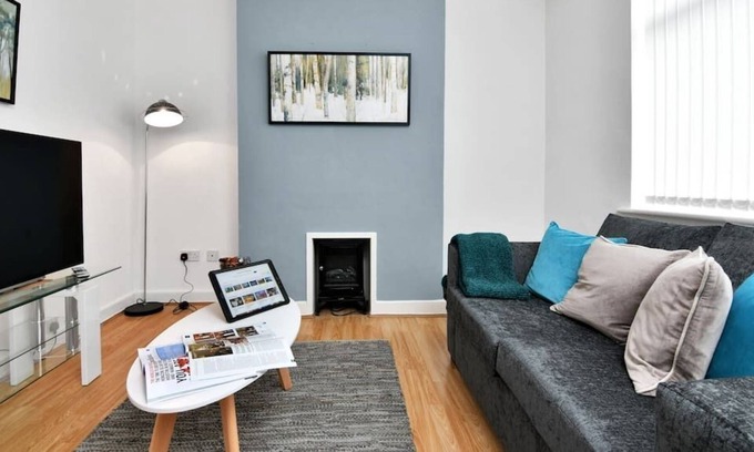 Sheldon House | Xclusive Living Stay near Airport / NEC, The Whitecroft