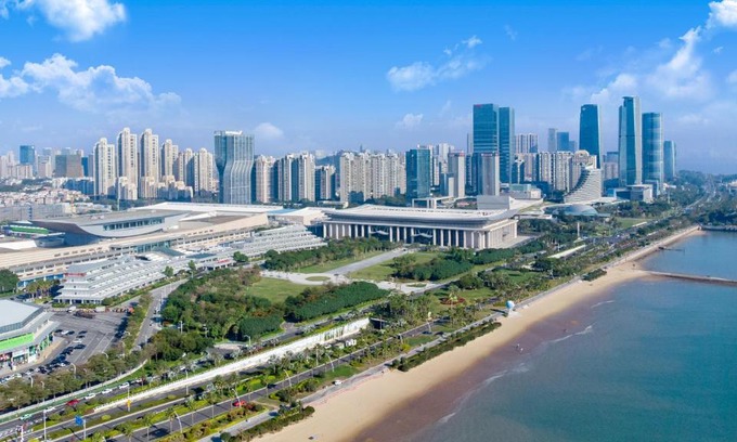 Siming Hotel | Xiamen International Seaside Hotel -Hotel corridor leads to the stone exhibition hall